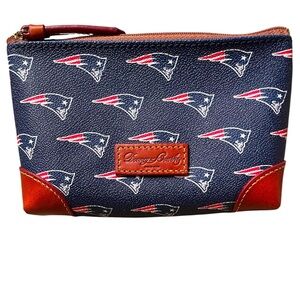 💙❤️NWOT Dooney & Bourke Navy and Red New England Patriots Leather Accent Bag‼️